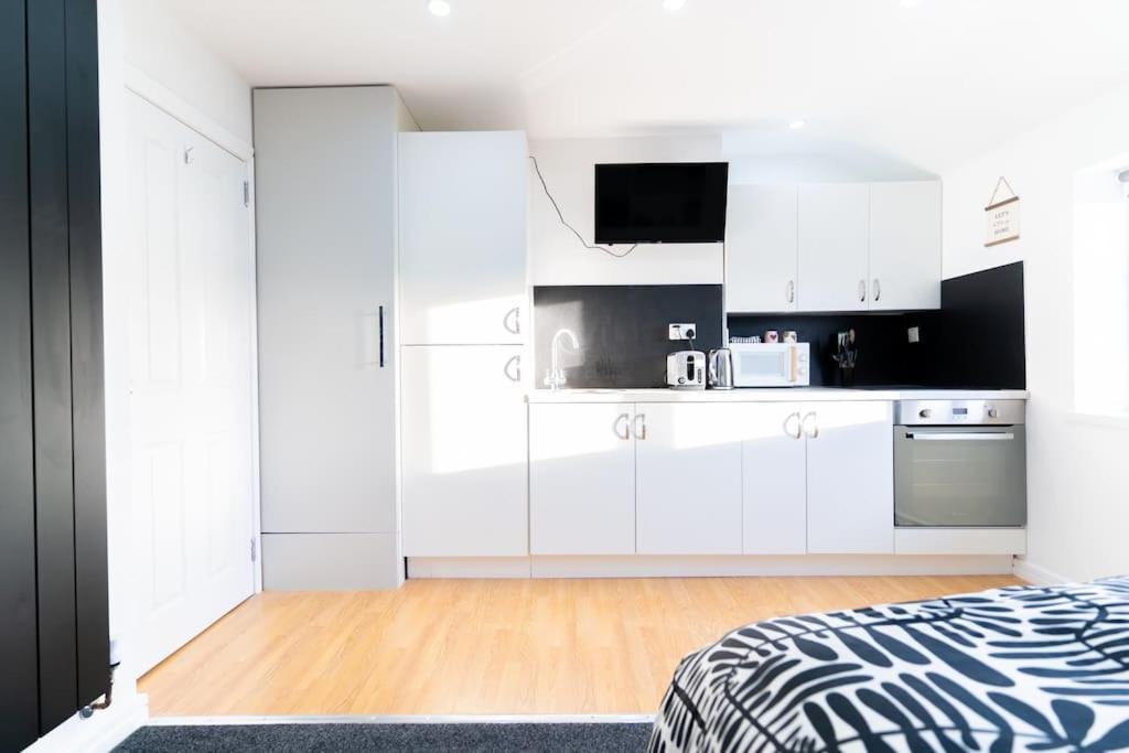 Stylish Studio In Moseley Village Бирмингем Экстерьер фото